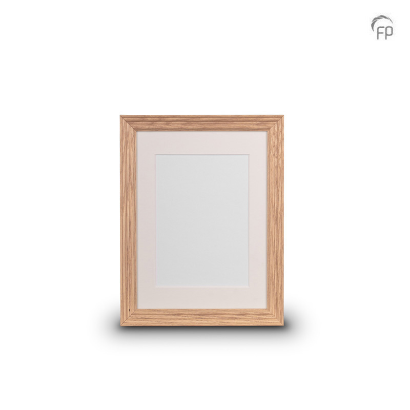 Houten fotolijst blank eiken — medium formaat (foto 18 × 24 cm)